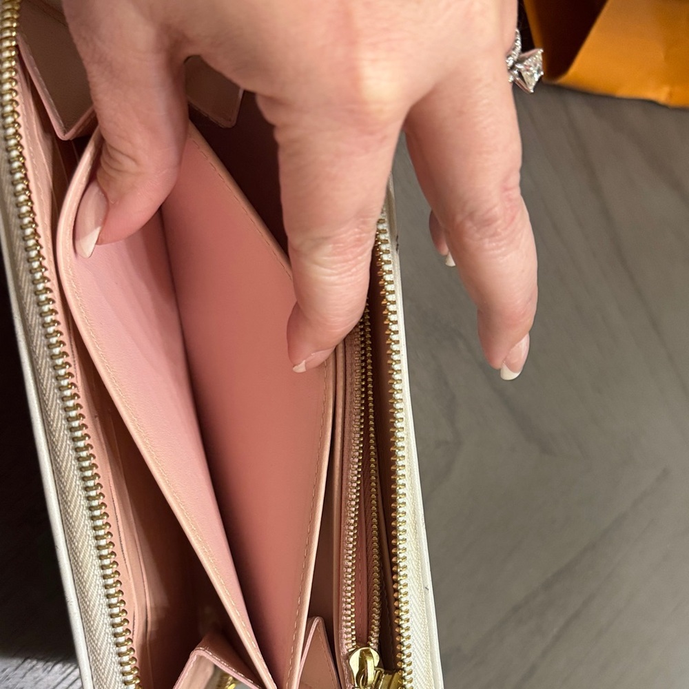 Louis Vuitton Zippy Garden Wallet - Picture 10 of 14